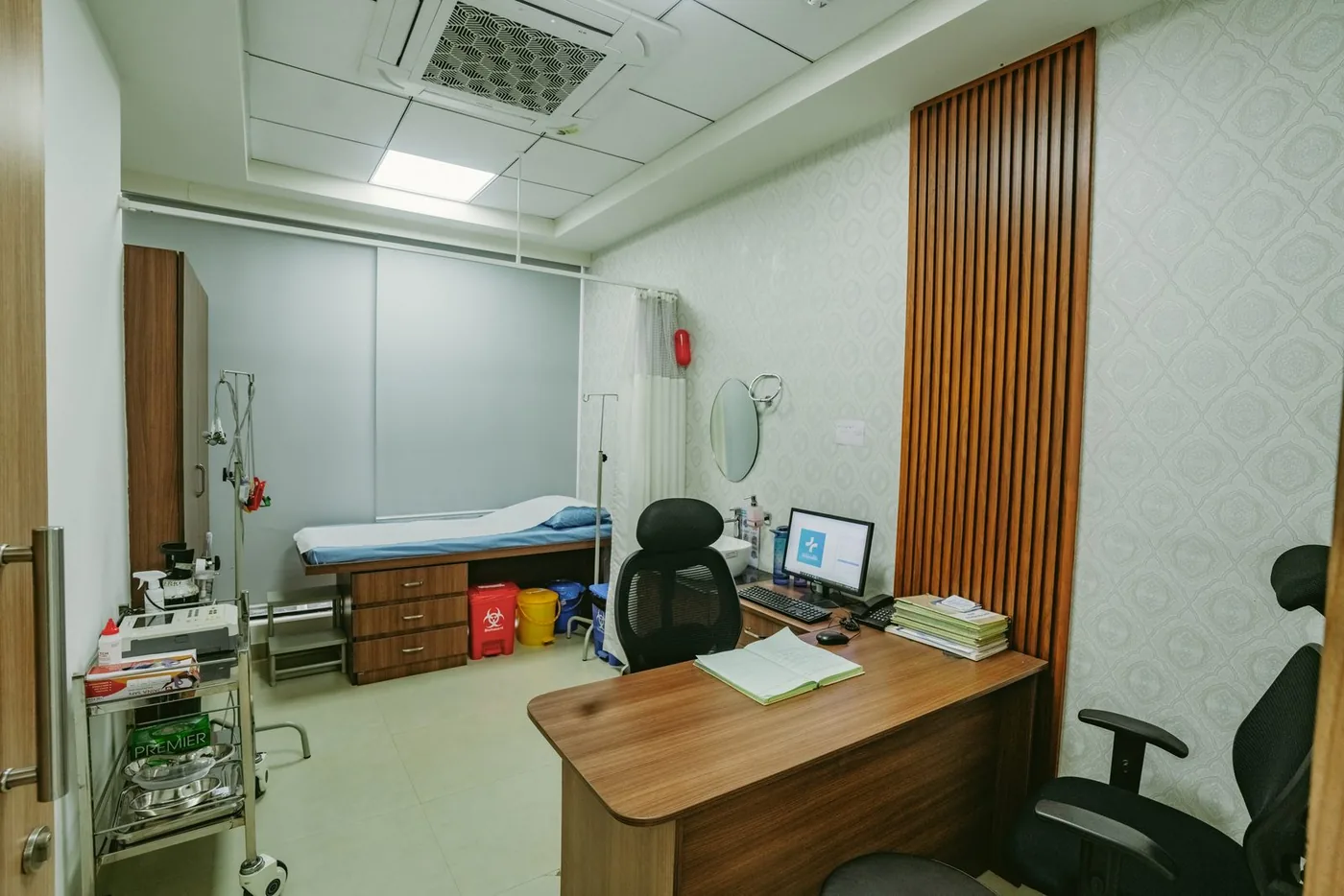 small space small clinic interior design